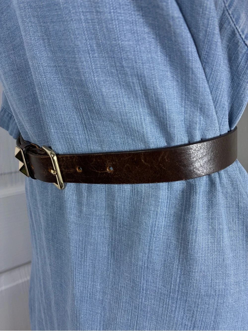 GAP Womens belt Sz M Brown Leather Silver Pyramid Studs
